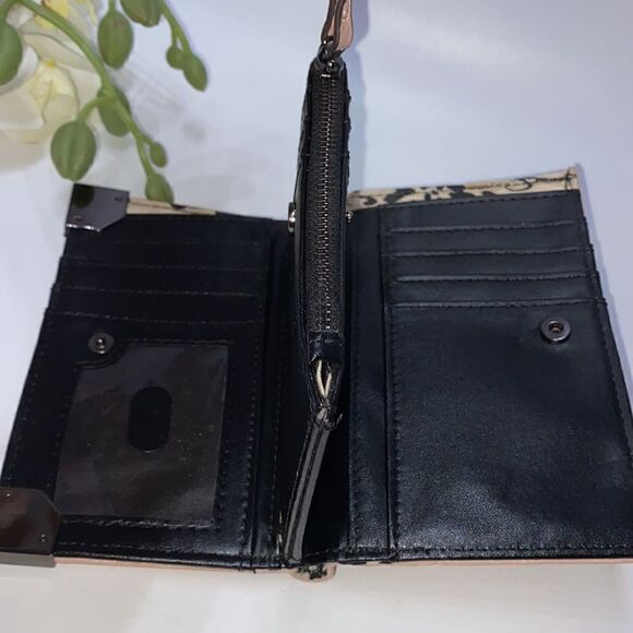 Jessica Simpson Wallet  - Picture 8 of 9